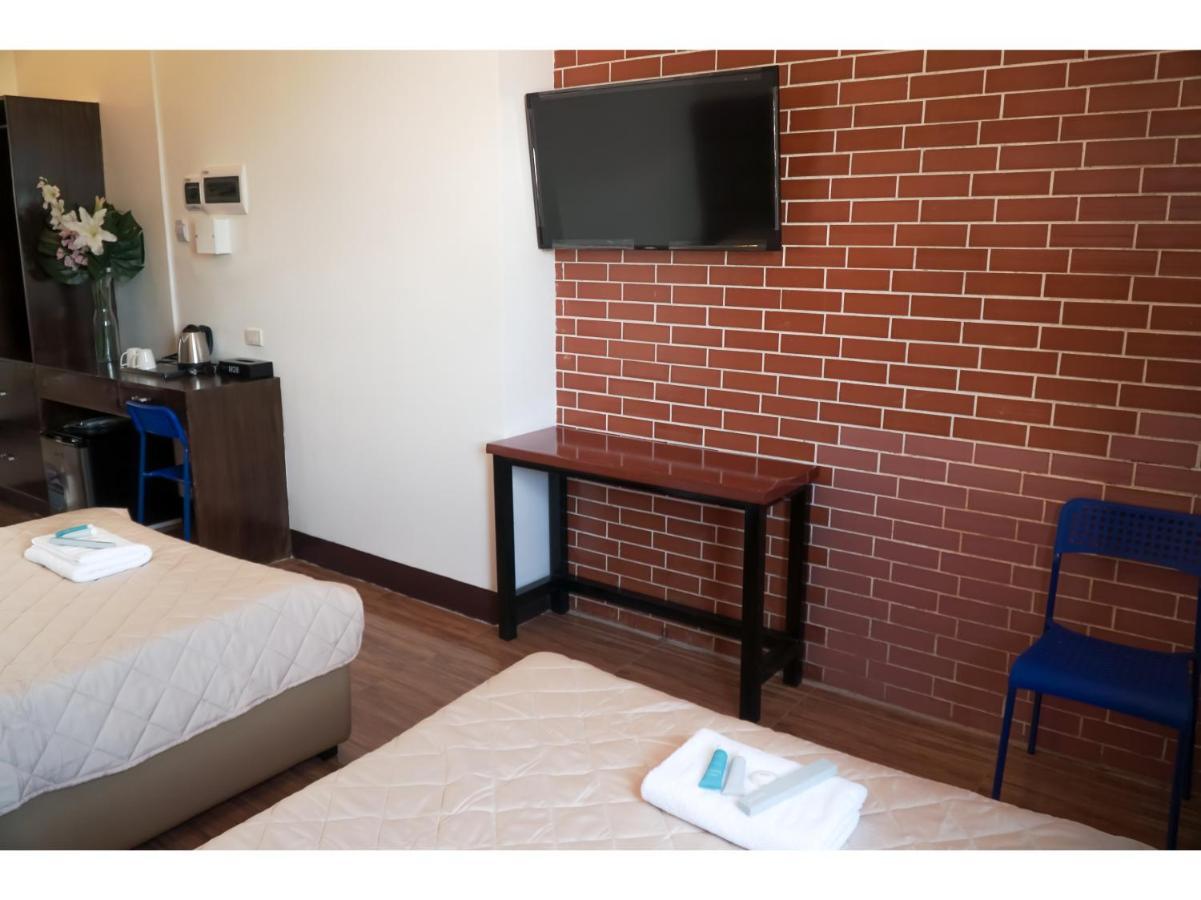 M28 Hotel And Apartments Quezon City Kültér fotó